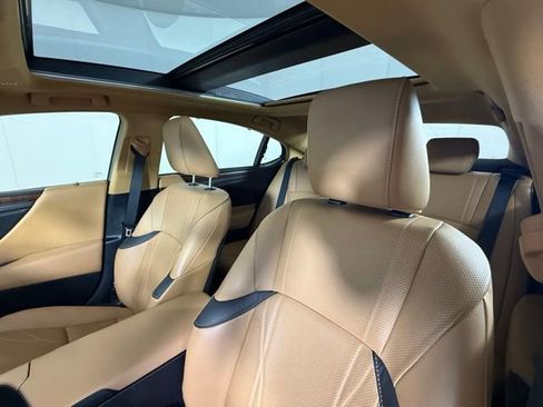 Used 2024 Lexus ES 350 Ultra Luxury w/ Accessory Package (Z2) FWD image 19