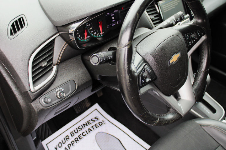 Used 2019 Chevrolet Trax LT w/ LT Convenience Package AWD/4WD image 14