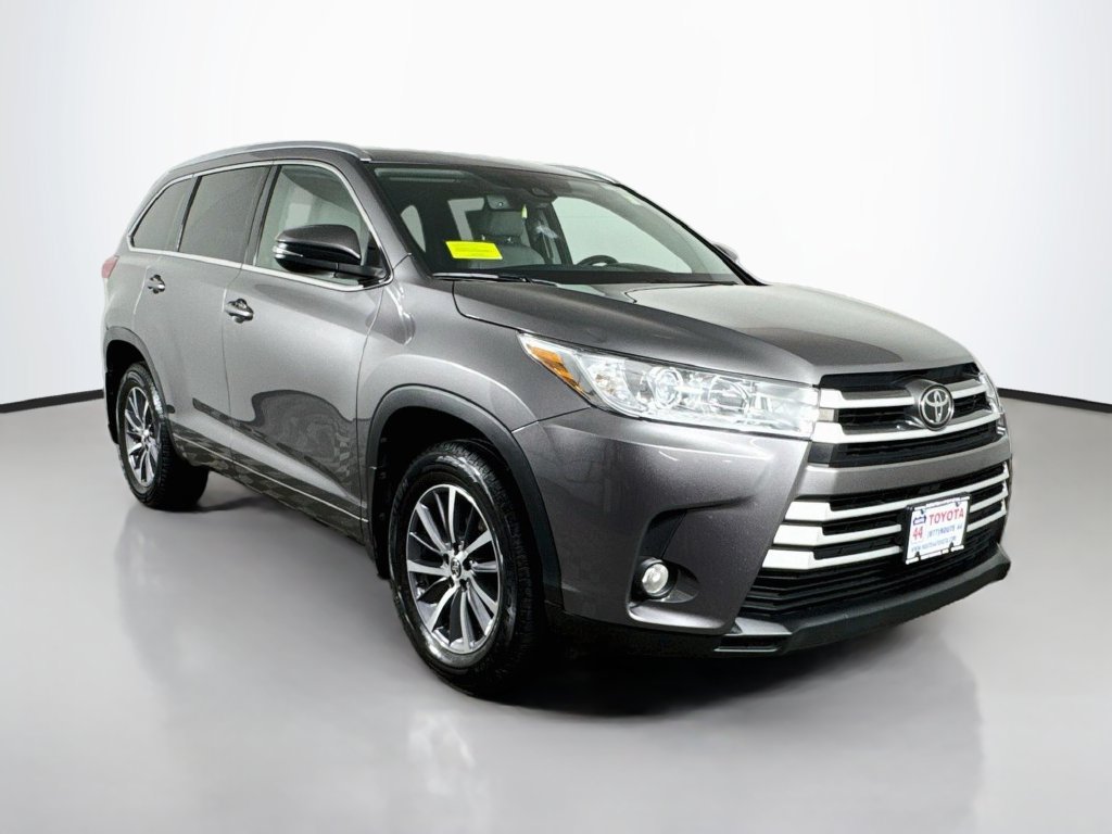 Used 2017 Toyota Highlander XLE w/ Carpet Mat Package AWD/4WD image 10