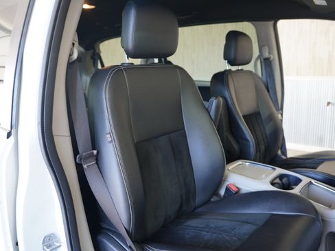 Used 2018 Dodge Grand Caravan SXT image 27