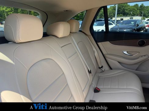 Used 2021 Mercedes-Benz GLC 300 4MATIC image 27