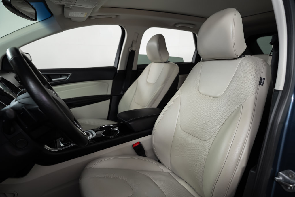 Used 2018 Ford Edge Titanium w/ Equipment Group 301A FWD image 21