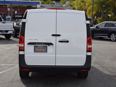Used 2023 Mercedes-Benz Metris image 6