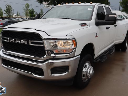 Used 2024 RAM 3500 Tradesman w/ Chrome Appearance Group AWD/4WD image 8