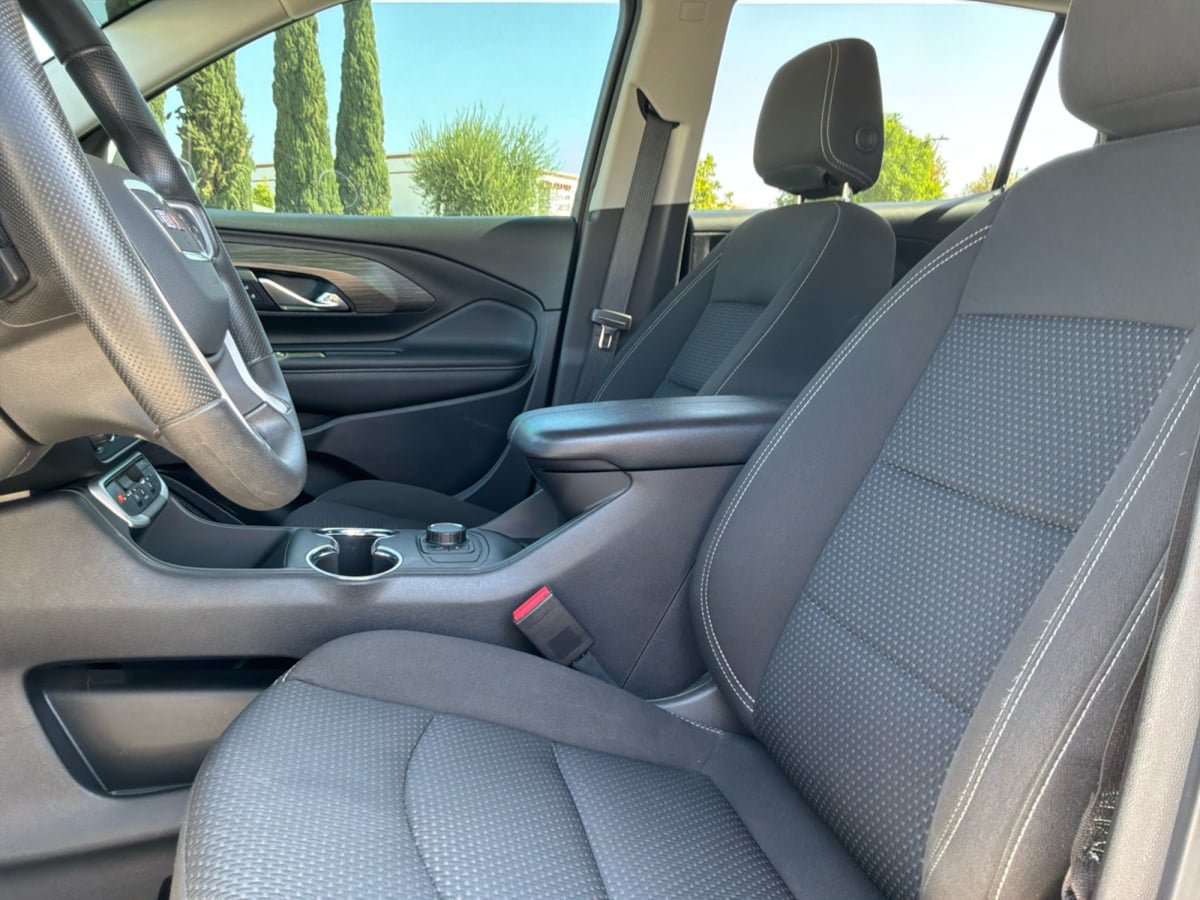 Used 2022 GMC Terrain SLE FWD image 18