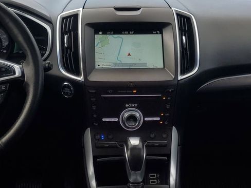 Used 2018 Ford Edge Titanium w/ Equipment Group 302A AWD/4WD image 27