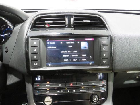 Used 2017 Jaguar F-PACE Premium image 22