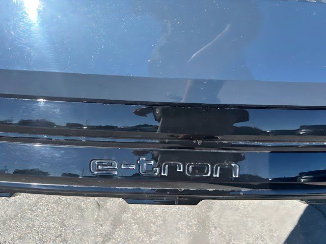 Used 2024 Audi Q8 e-tron Premium Plus AWD/4WD image 16