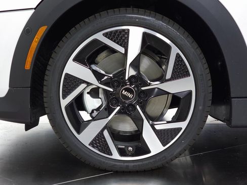 Used 2025 MINI Cooper 2-Door Hardtop FWD image 7
