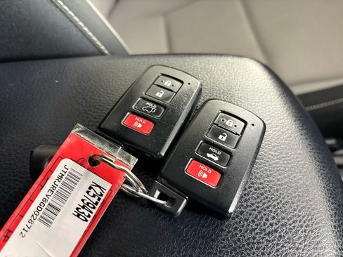 Used 2016 Toyota RAV4 XLE image 43