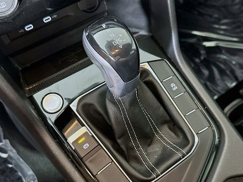 Used 2024 Volkswagen Taos SE image 31