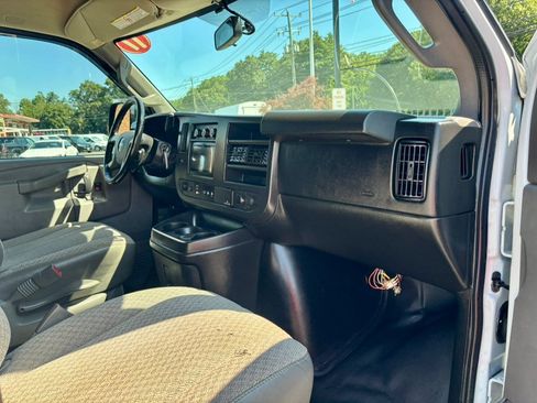 Used 2017 GMC Savana 2500 Extended RWD image 14