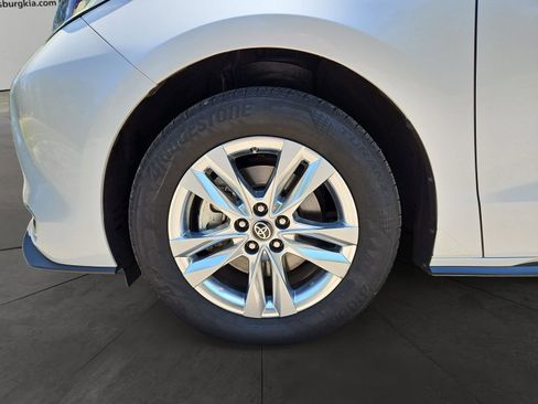Used 2023 Toyota Sienna Limited AWD/4WD image 14