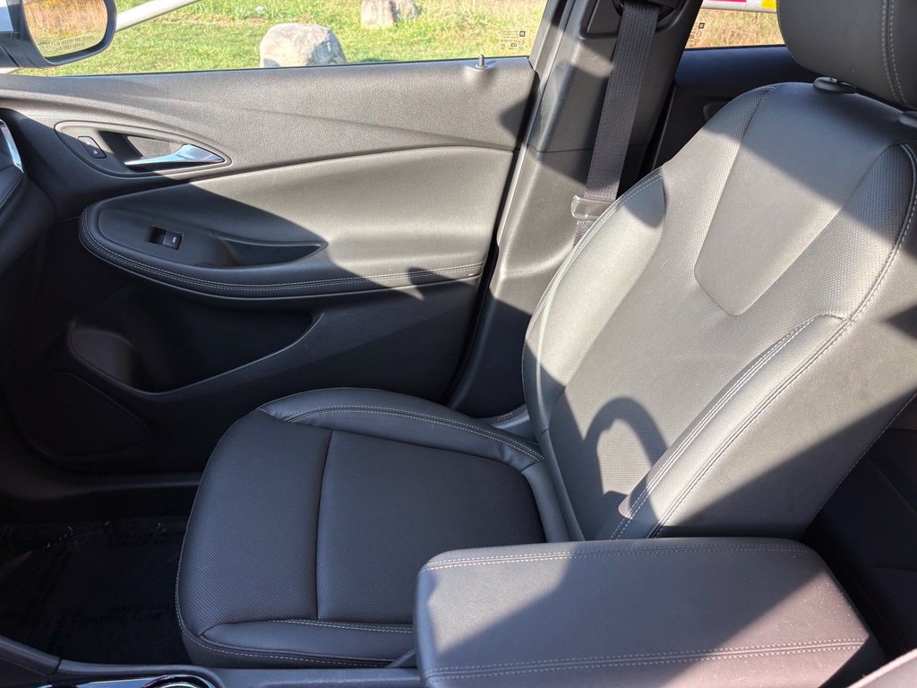 Used 2024 Buick Encore GX Sport Touring w/ Advanced Technology Package AWD/4WD image 17
