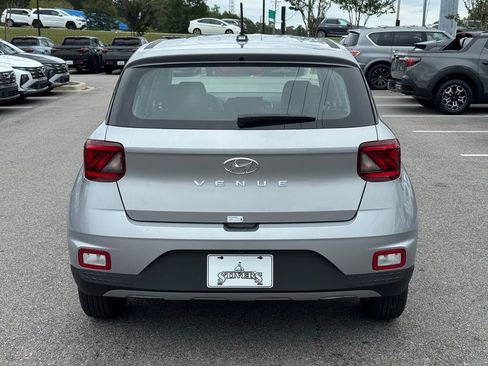 Used 2026 Hyundai Venue SE image 9