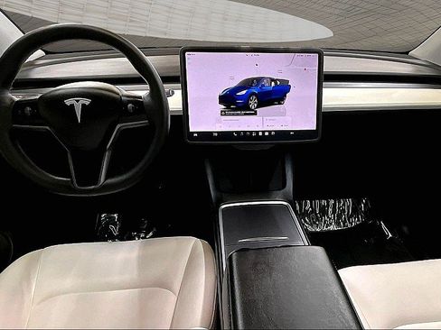 Used 2022 Tesla Model Y Long Range AWD/4WD image 12