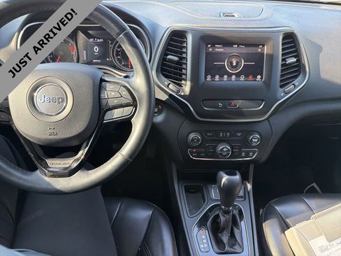 Used 2019 Jeep Cherokee Latitude Plus FWD image 11