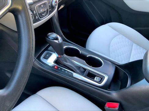Used 2020 Chevrolet Equinox LT AWD/4WD image 16