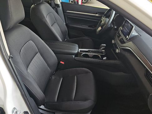 Used 2023 Nissan Altima 2.5 SV FWD image 11