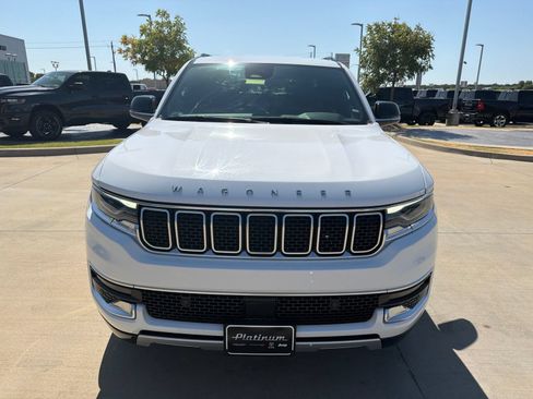 Used 2024 Jeep Wagoneer Series II w/ Flexible Seating Group AWD/4WD image 8