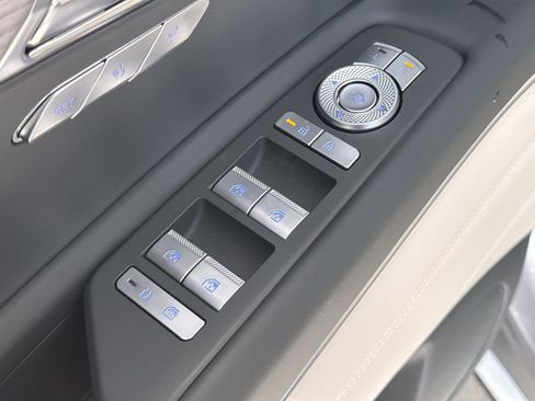 Used 2025 Genesis GV80 2.5T Advanced image 13