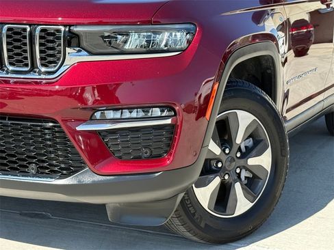 Used 2024 Jeep Grand Cherokee Limited 4xe w/ Luxury Tech Group II image 2