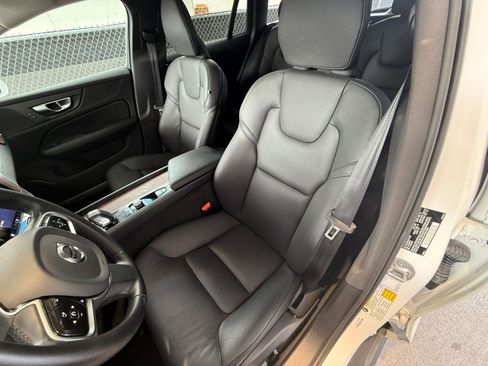 Used 2025 Volvo V60 B5 Cross Country Plus image 36