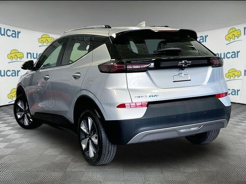 Used 2023 Chevrolet Bolt EUV LT w/ Convenience Package FWD image 4