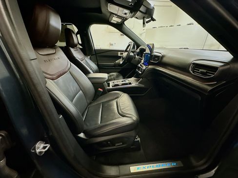 Used 2023 Ford Explorer Platinum w/ Technology Package AWD/4WD image 31