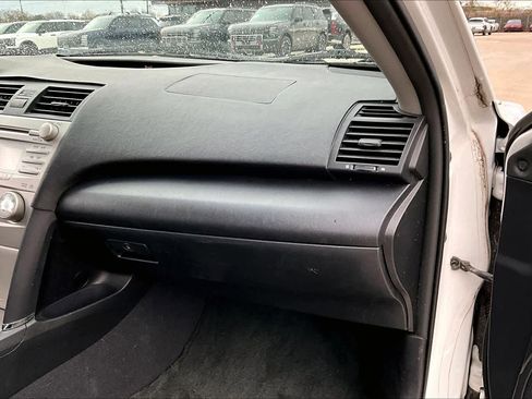 Used 2010 Toyota Camry SE image 16