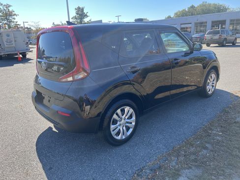 Used 2020 Kia Soul LX image 2