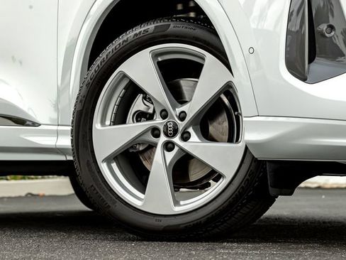 Certified 2025 Audi Q5 Premium Plus w/ Premium Plus AWD/4WD image 11