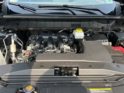 Used 2024 Nissan Pathfinder SV image 10