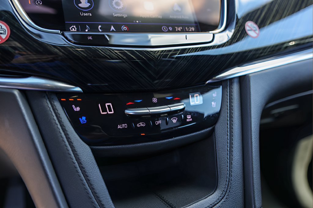 Used 2025 Cadillac XT6 Premium Luxury FWD image 19