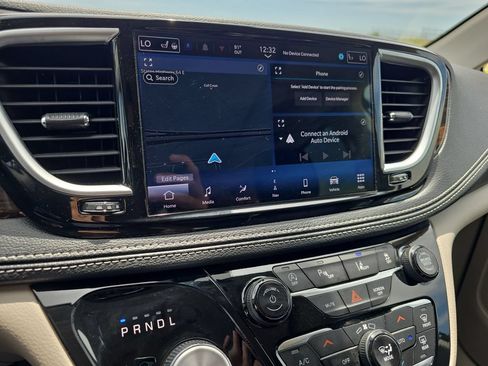 Used 2024 Chrysler Pacifica Limited FWD image 22