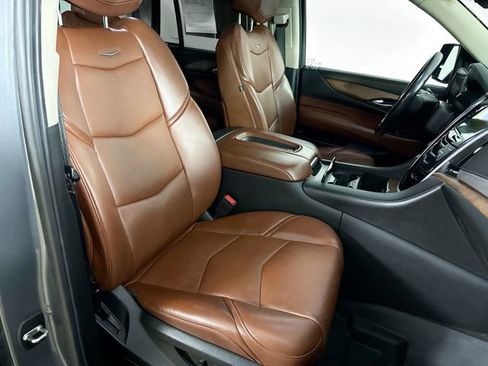 Used 2020 Cadillac Escalade Luxury image 51