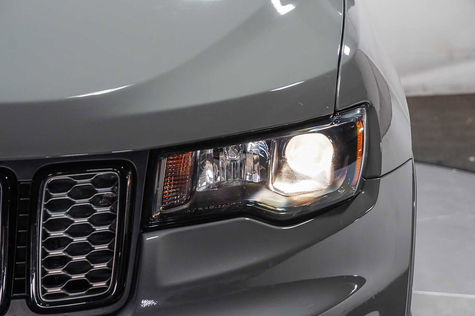 Used 2020 Jeep Grand Cherokee Altitude RWD image 7