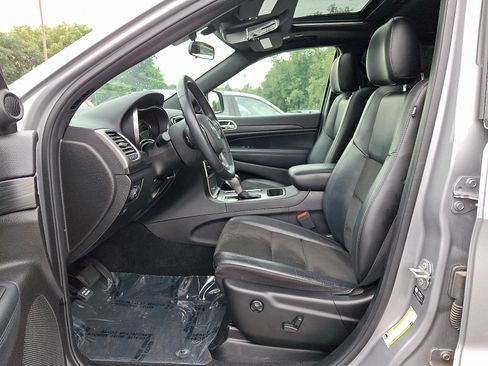 Used 2021 Jeep Grand Cherokee Laredo X AWD/4WD image 13