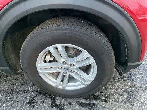 Used 2021 Ford Explorer XLT w/ Equipment Group 202A image 5