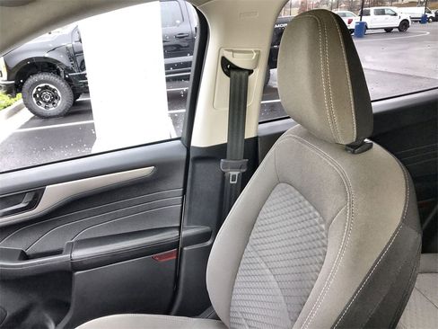 Used 2022 Ford Escape SE image 22