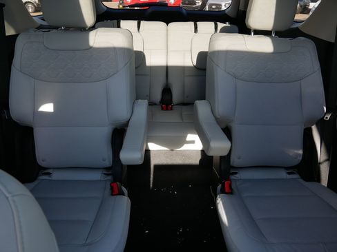 Used 2026 Ford Explorer Platinum w/ LUX Leather Package AWD/4WD image 13