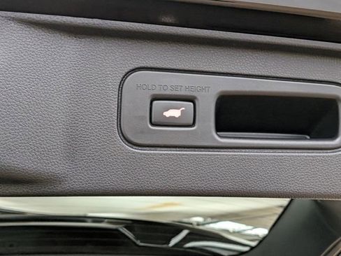 Used 2025 Honda Pilot Black Edition image 23