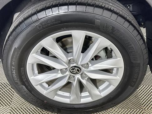Used 2024 Toyota Corolla Cross LE FWD image 34