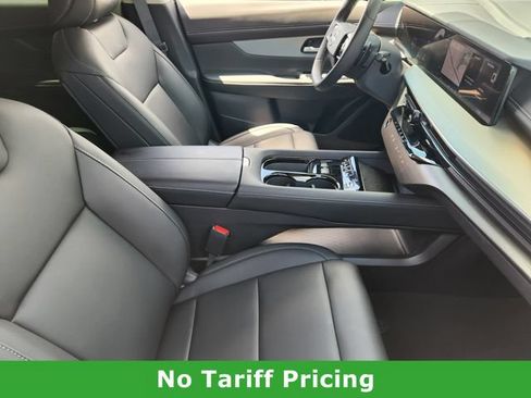 Certified 2025 Nissan Murano SL w/ Cargo Package AWD/4WD image 13