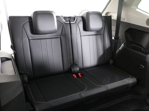 Used 2024 Volkswagen Tiguan SE FWD image 39