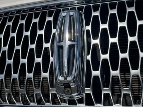 Used 2019 Lincoln Nautilus Reserve w/ Ultimate Package AWD/4WD image 9