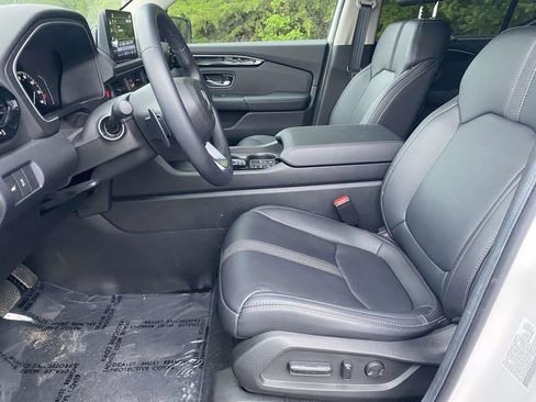 Used 2025 Honda Pilot EX-L image 13