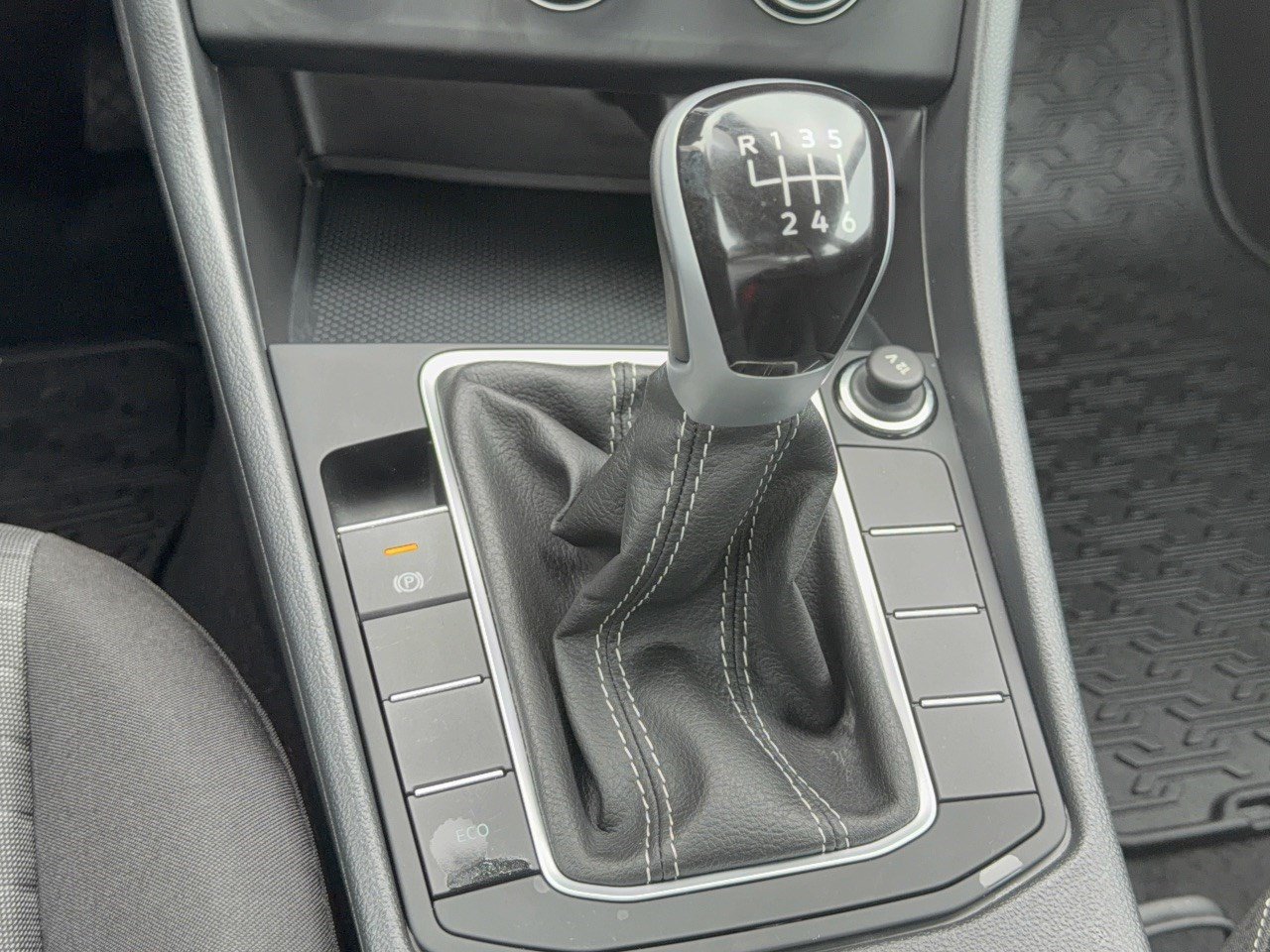 Certified 2024 Volkswagen Jetta S FWD image 21
