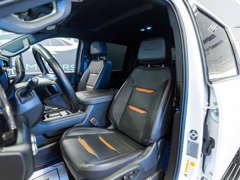 Used 2024 GMC Sierra 2500 AT4 w/ Technology Package image 9