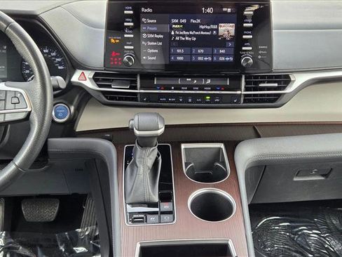 Used 2024 Toyota Sienna XLE image 16